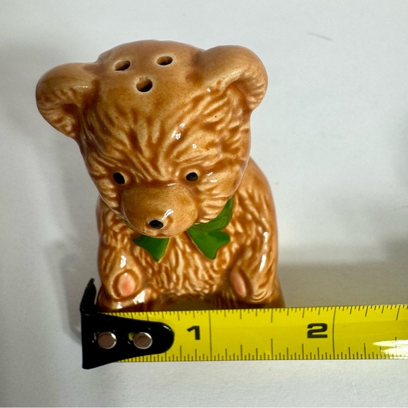 Vintage single teddy bear salt shaker. Approx 2.5”H x 1.5”L. Adorable bear - Picture 10 of 10